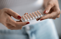 Почему важно сдавать анализы перед началом приема гормональных препаратов?