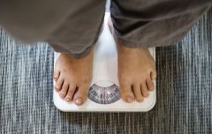 Чому вага і набряки ростуть у грудні: які аналізи можуть це пояснити?